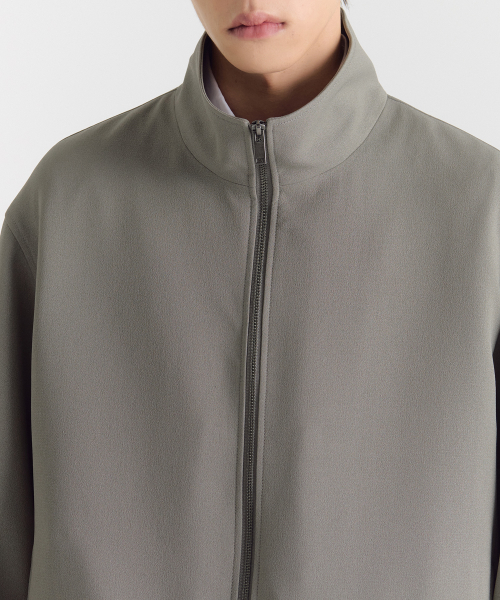 Крепдешиновый жакет-блузон с высоким горлом [Khaki Grey]