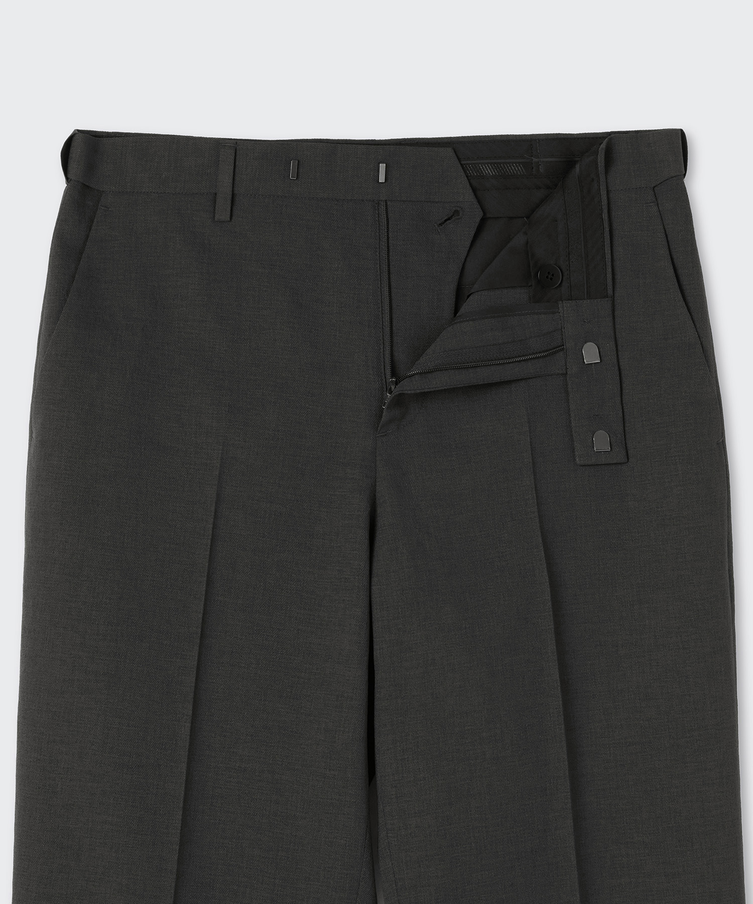 COOL TOUCH SEMI WIDE HIDDEN BANDING SLACKS [GUNMETAL]