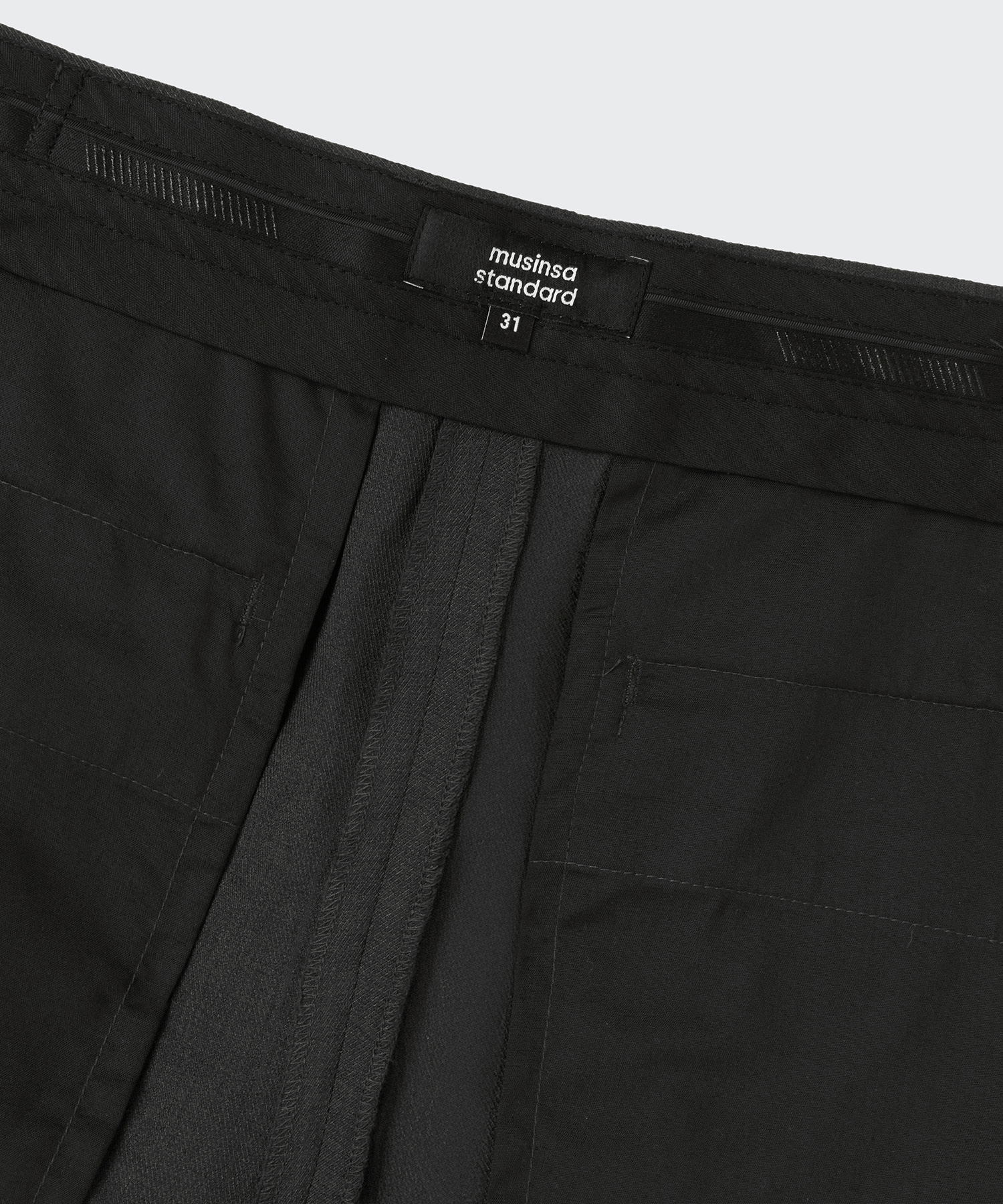 COOL TOUCH SEMI WIDE HIDDEN BANDING SLACKS [GUNMETAL]