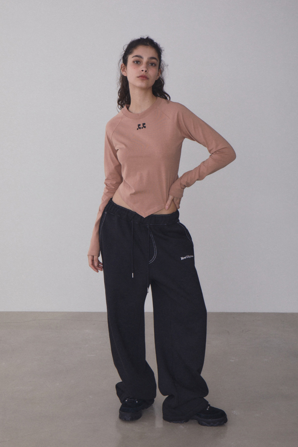 MUSINSA公式 | REST&RECREATION RR ARROW POINT LONG SLEEVE T