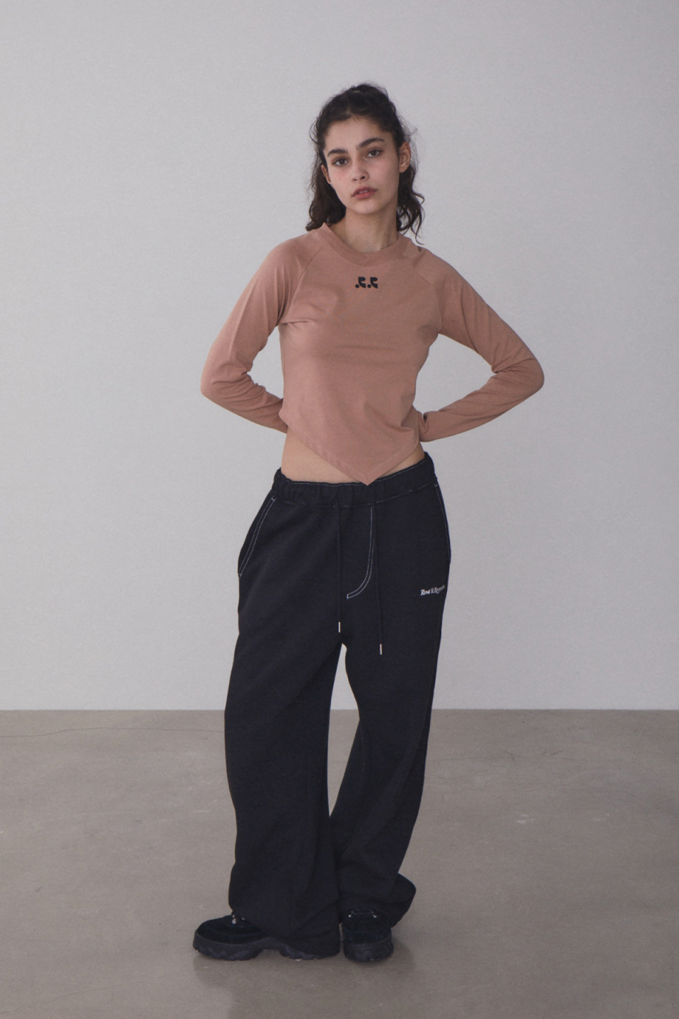 MUSINSA公式 | REST&RECREATION RR ARROW POINT LONG SLEEVE T