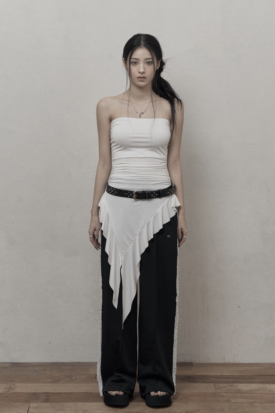 MUSINSA公式 | KHAKIPOINT Lace Track Pants (black)