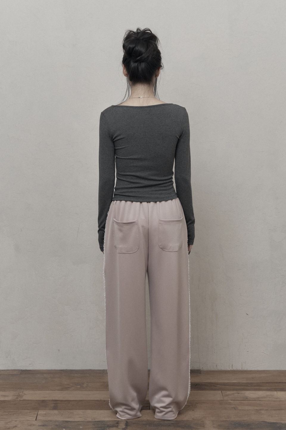 MUSINSA | KHAKIPOINT Basic U-neck T-shirt (charcoal)