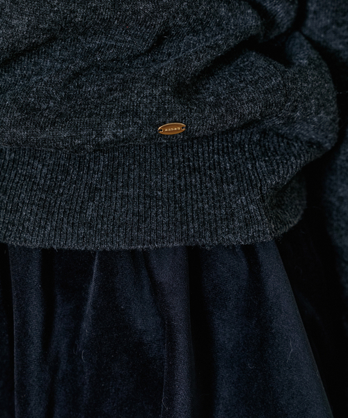 WIR SOFT BUTTON COLLAR KNIT CHARCOAL