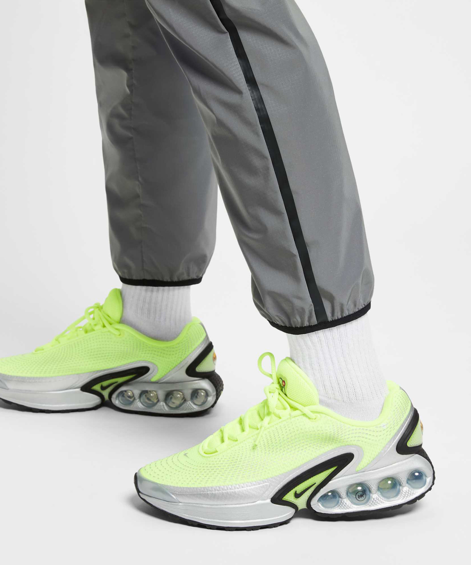 ㅌㅌ 나이키(NIKE) 테크 우븐 팬츠 M - 리플렉티브 실버:블랙 / FZ7588-035