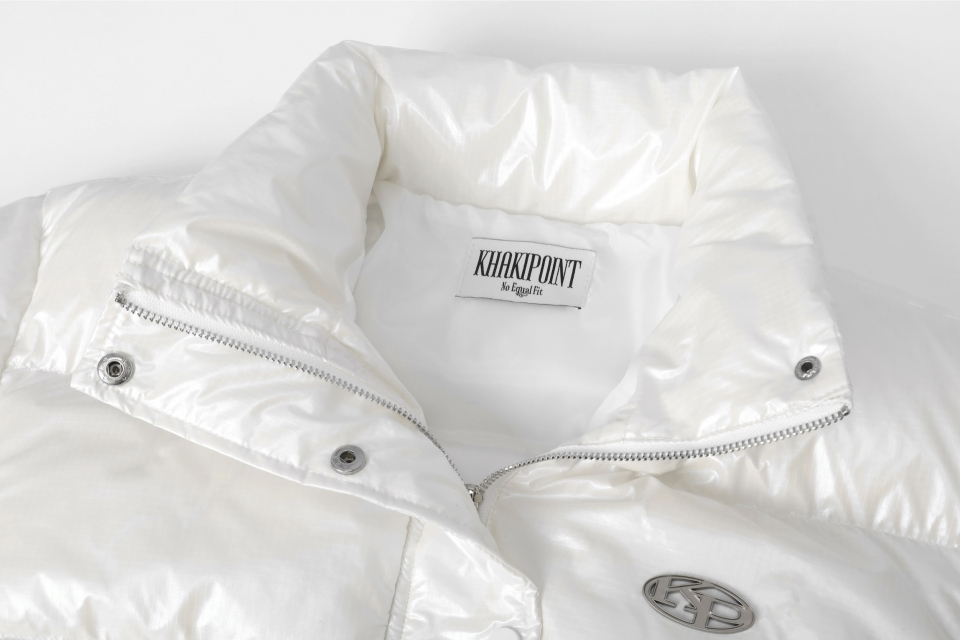 MUSINSA | KHAKIPOINT Metal Symbol Glossy Padded Jacket (white)