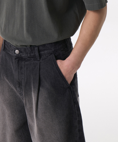 BIG BRUSH ONE TUCK BERMUDA DENIM PANTS [BLACK]