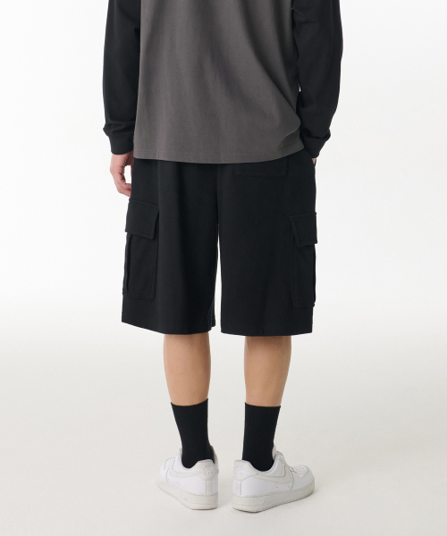 ONE TUCK CARGO BERMUDA SWEAT PANTS [BLACK]