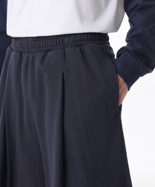 ONE TUCK LONG BERMUDA SWEAT PANTS [NAVY]