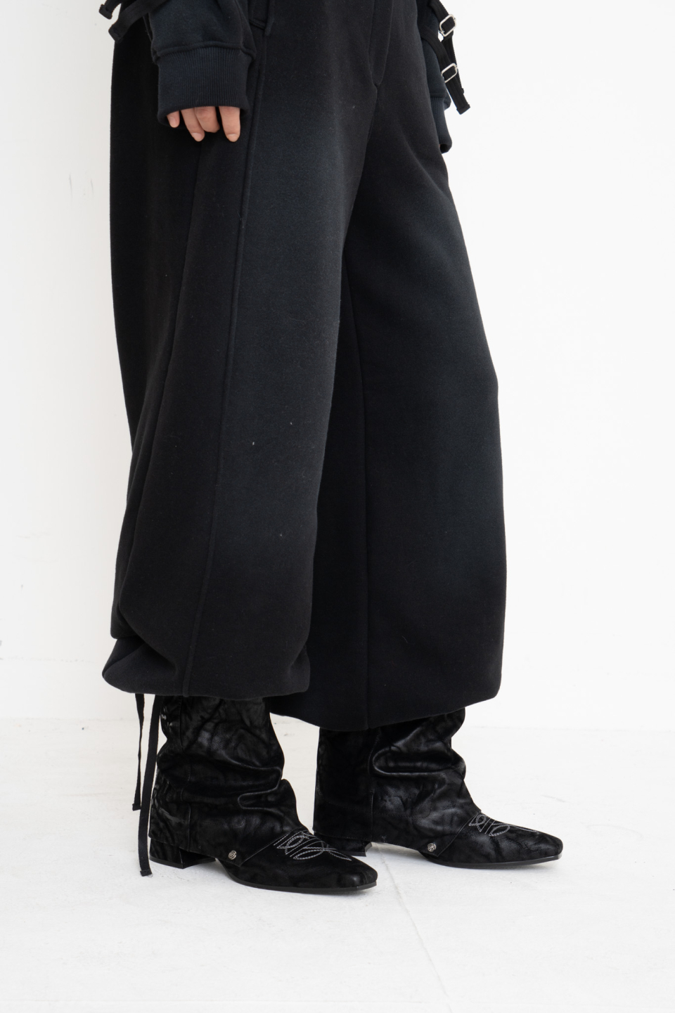 2000Archives★韓国大人気 BELTED SWEATPANTS MUSINSA | 2000ARCHIVES BELTED SWEATPANTS (BLACK)