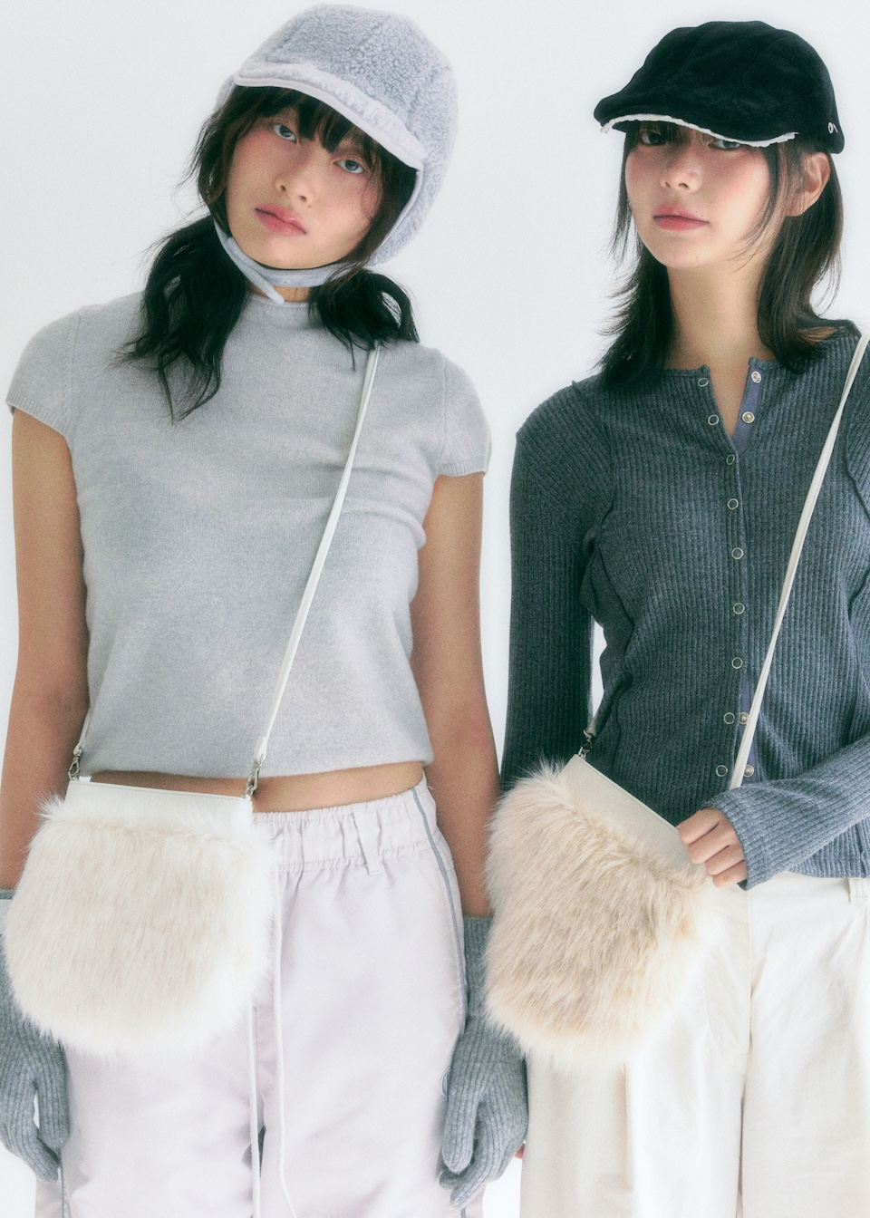 포이에(POIE) shiny fur mini bag (beige) - 사이즈 & 후기 | 무신사 포이에(POIE)  shiny fur mini bag (beige) - 사이즈 & 후기 | 무신사