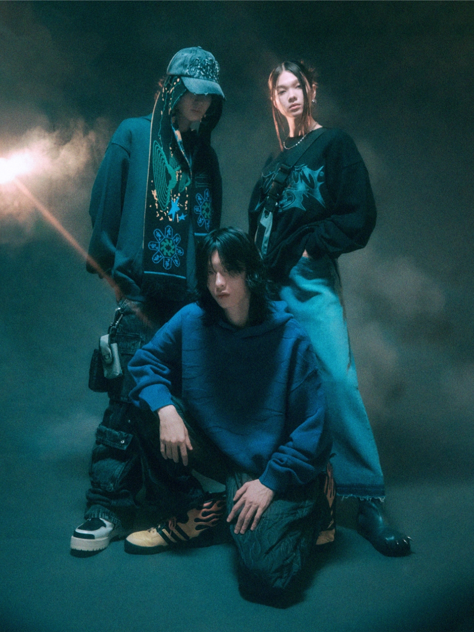 CRITICのWORMHOLE BOY SWEATSHIRTS 全2色 ☆BOYNEXTDOOR ウナク 着用！！【CRITIC】WORMHOLE LOGO BEANIE