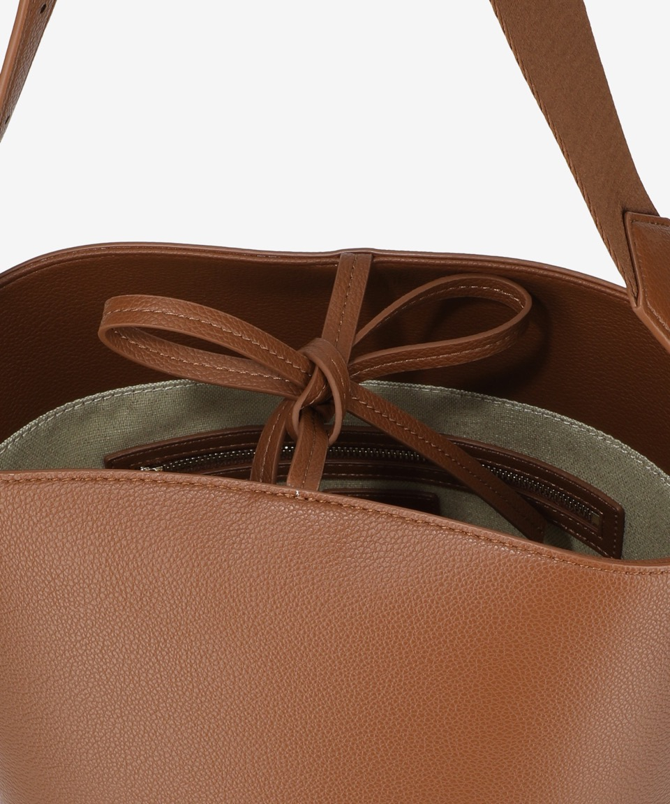 MUSINSA | A.P.C. Ana Shoulder Bag - Hazelnut / PUABOF61888CAD