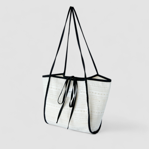 Embroidered lace double canvas shoulder bag _ [Black]