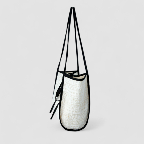 Embroidered lace double canvas shoulder bag _ [Black]