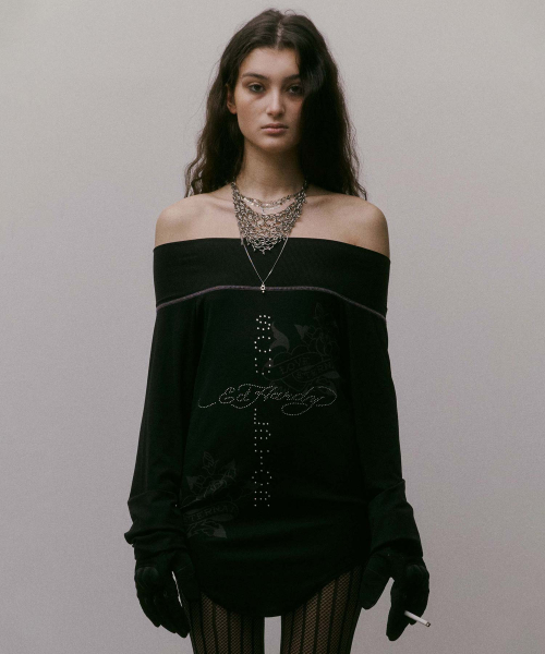 sculptor × Ed hardy トップス オフショル 黒 シズニルック Sculptor X Ed Hardy] Raglan Off-Shoulder Tee Black