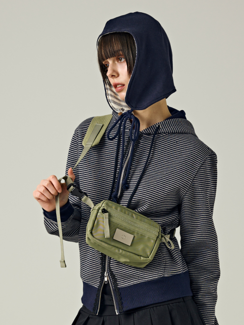 SYMBOL NYLON SHAKOSH CROSS BAG [KHAKI]