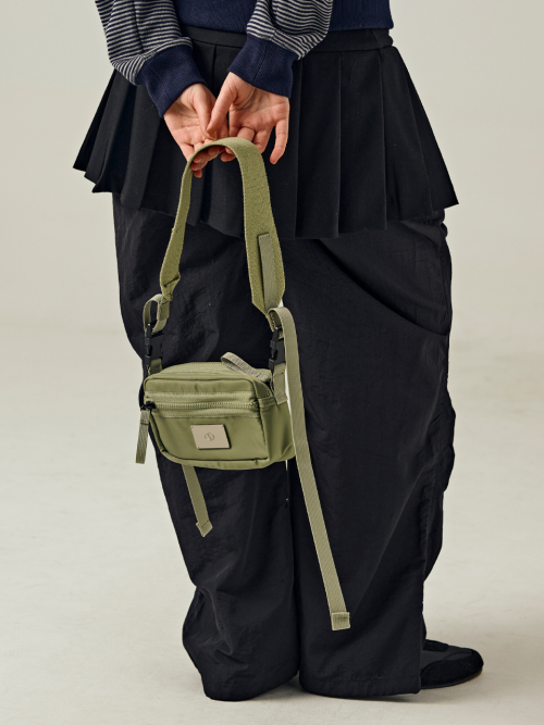 SYMBOL NYLON SHAKOSH CROSS BAG [KHAKI]
