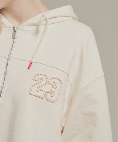 23 zip-up -