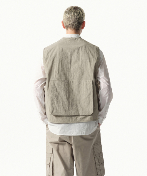 [ ] жилет [grey beige]