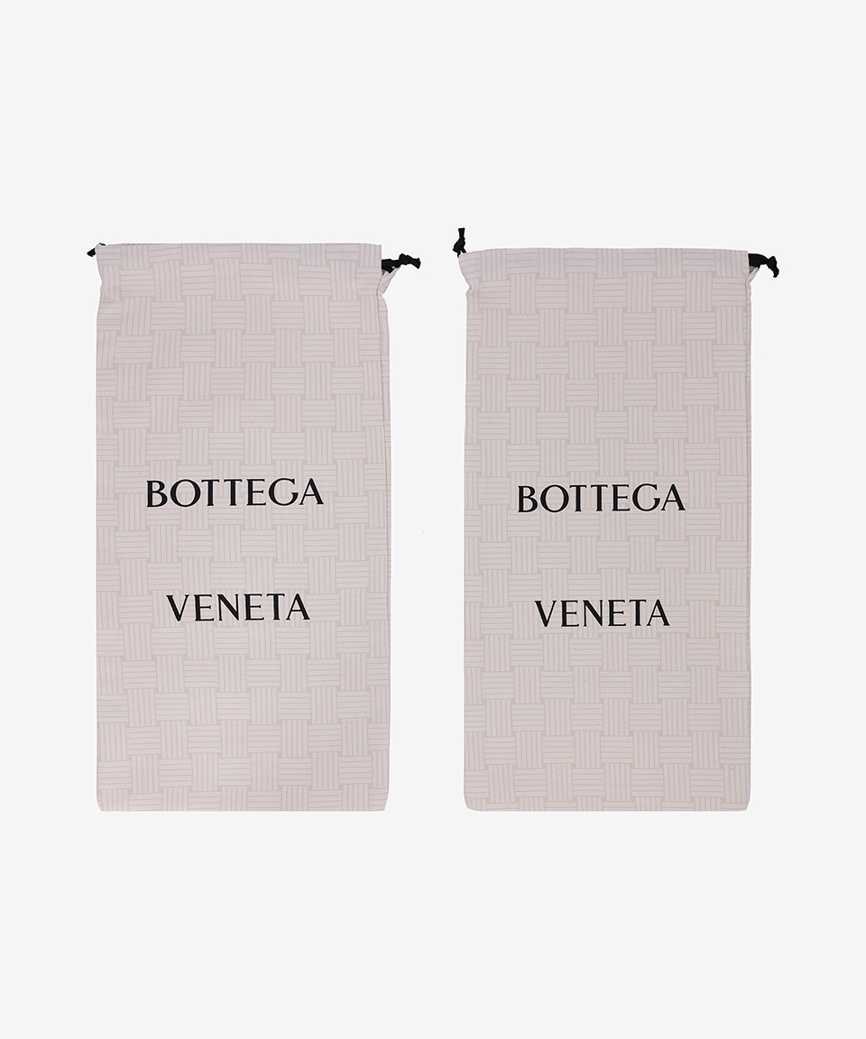 ⭐️BOTTEGA VENETA 95×150 タオル⭐️ ✨激安サマー特価✨ 보테가베네타(BOTTEGA VENETA) 오르빗 스니커즈 - 글로스 실버