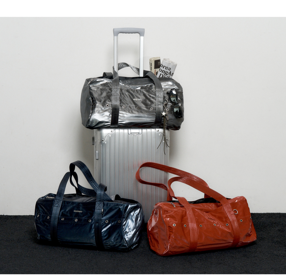 【BLACK PURPLE】NIKI Glossy Duffel Bag BLACK PURPLE】NIKI Glossy the Duffel Bag (2color) | OUR