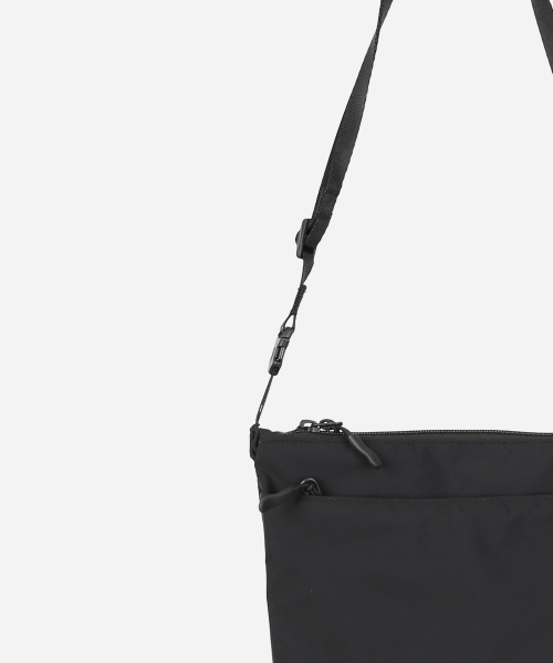 glow Recycled Nylon sacoche [Black]