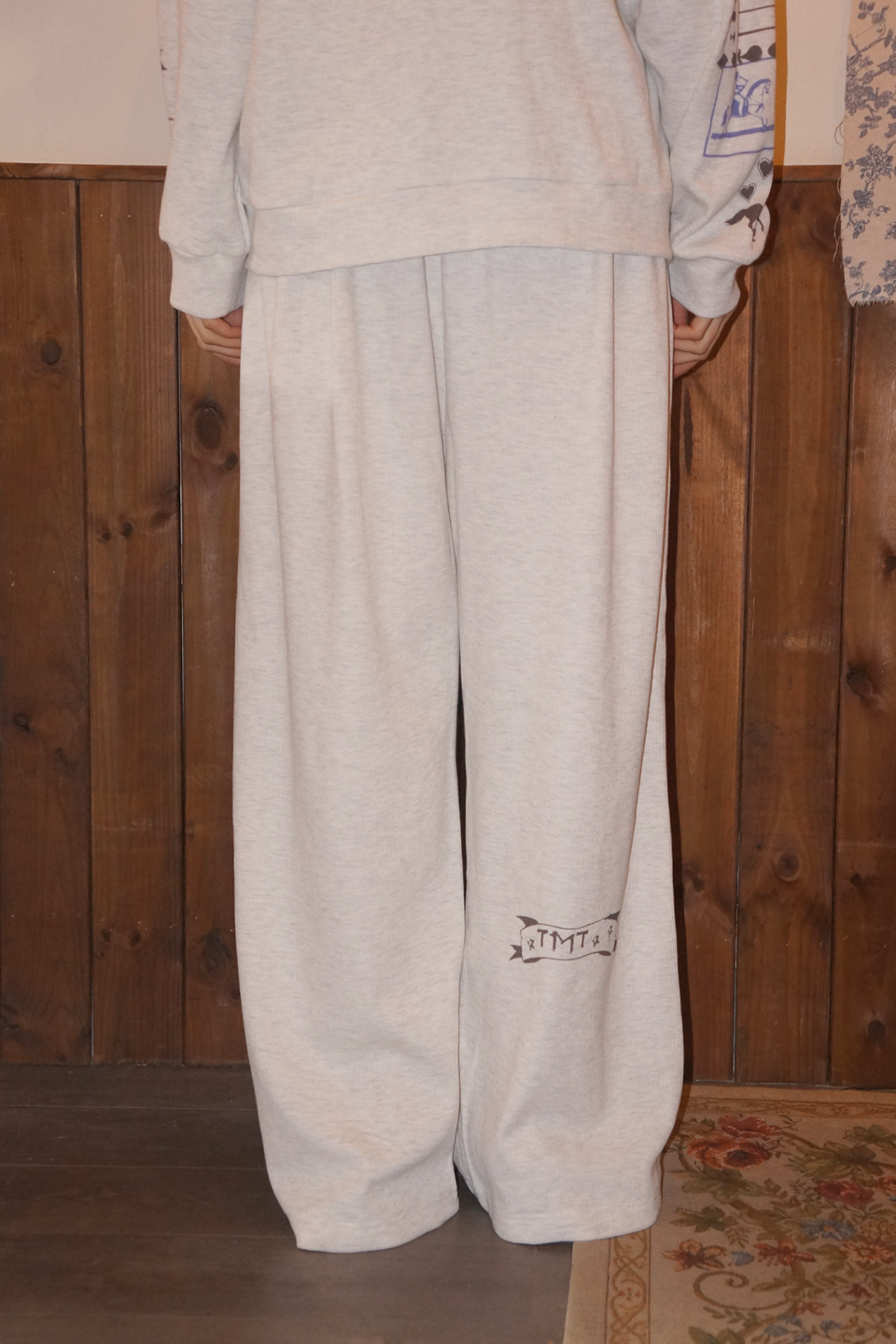 【韓国toomuchtax トゥーマッチタックス】PRINTED WAFFLE PANTS PRINTED WAFFLE PANTS (GREY) - toomuchtax