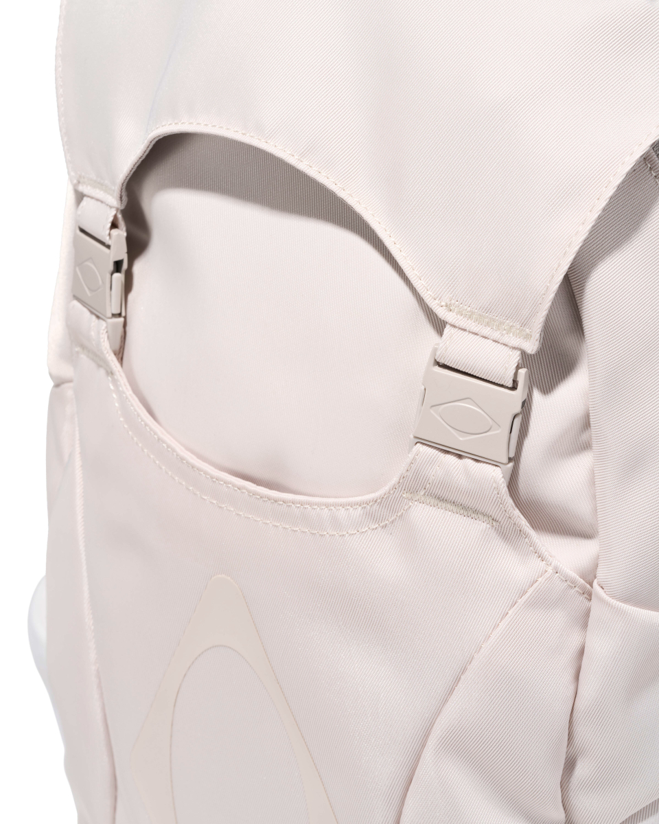 新学期.[MSCHF]BUCKLE FLAP BACKPACK - LIGHT BEIGE 미스치프(MISCHIEF) BUCKLE FLAP BACKPACK_LIGHT BEIGE - 사이즈