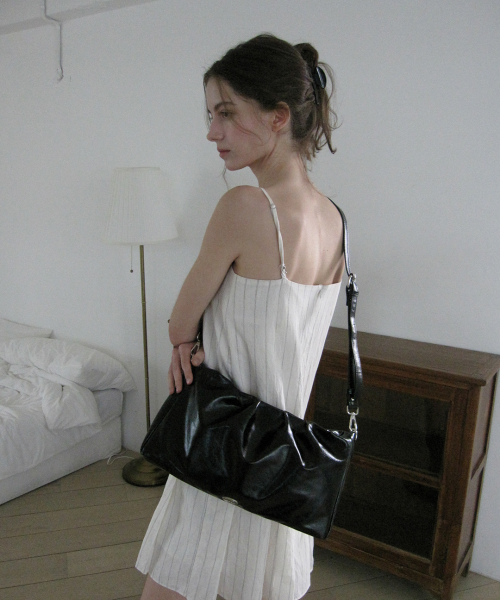 Dumpling Midium Cross Bag / Black