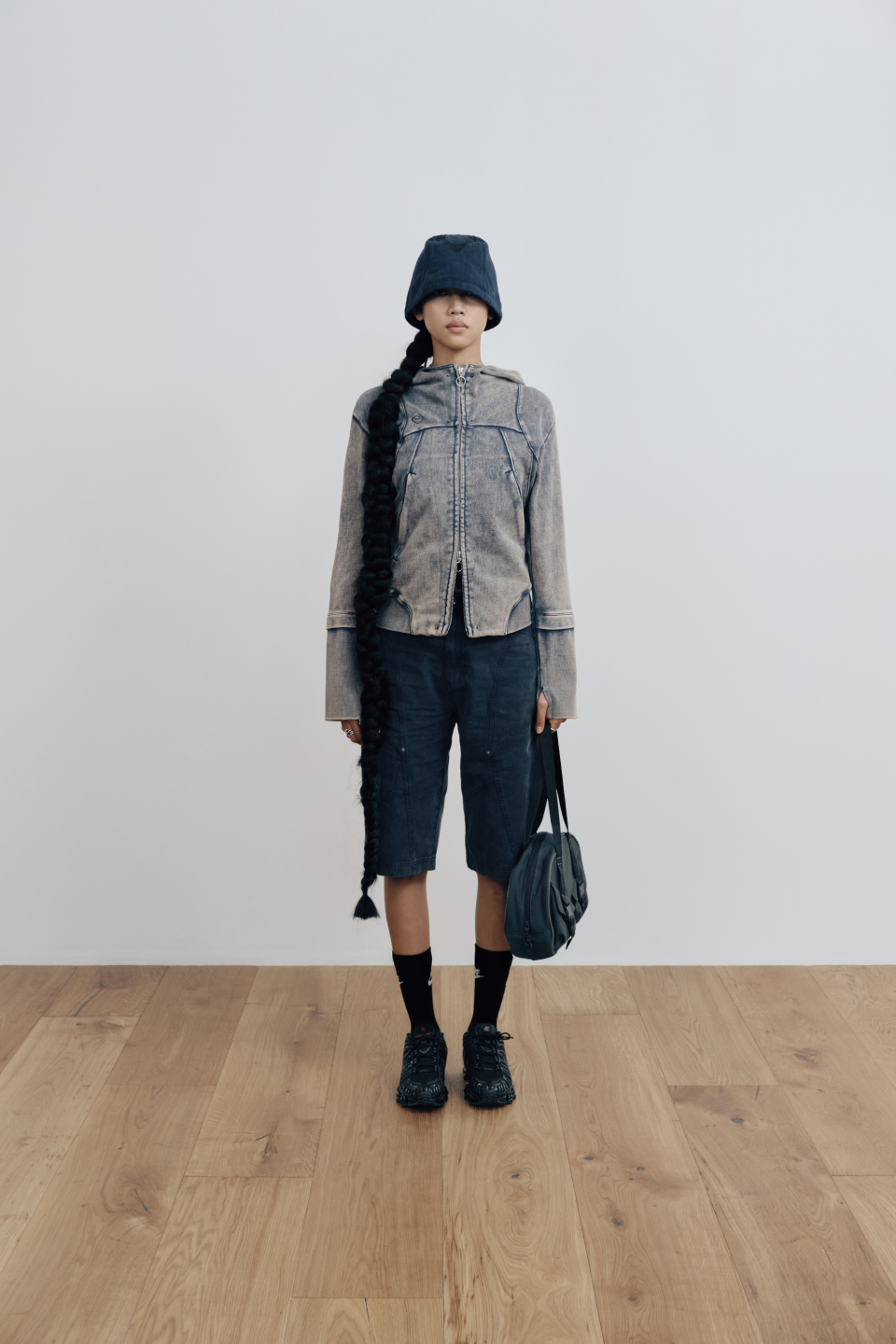 미스치프(MISCHIEF) RHOMBUS PUNCHING HOODIE ZIP-UP_BLEACHED NAVY