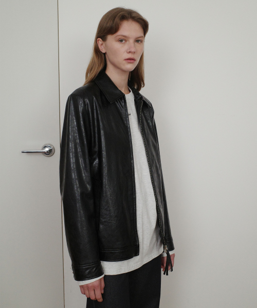 GLOSSY VEGAN LEATHER JACKET - BLACK