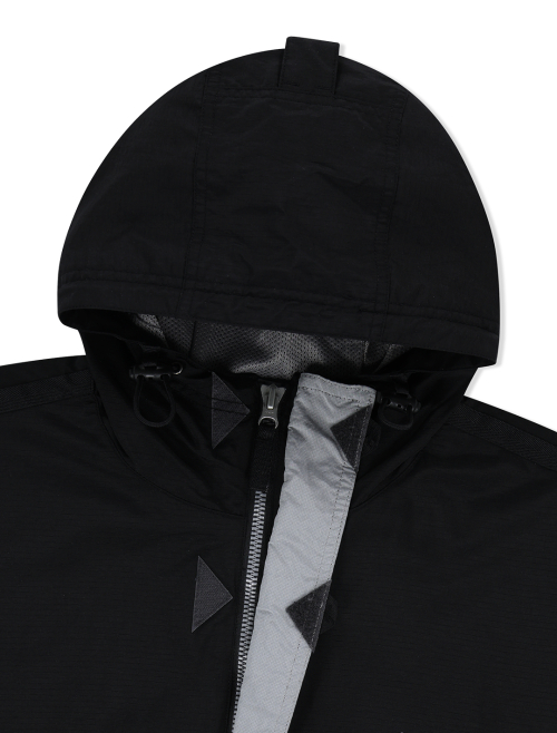 Striking Windbreaker Black