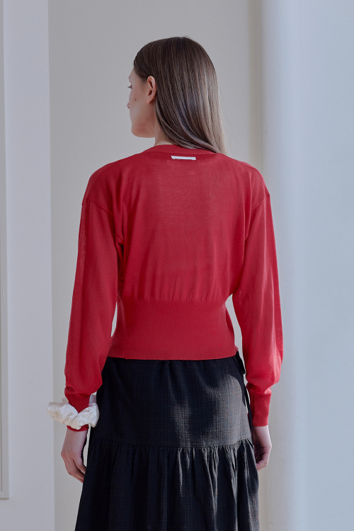 ECOVERO V-NECK FITTED CARDIGAN (RED)