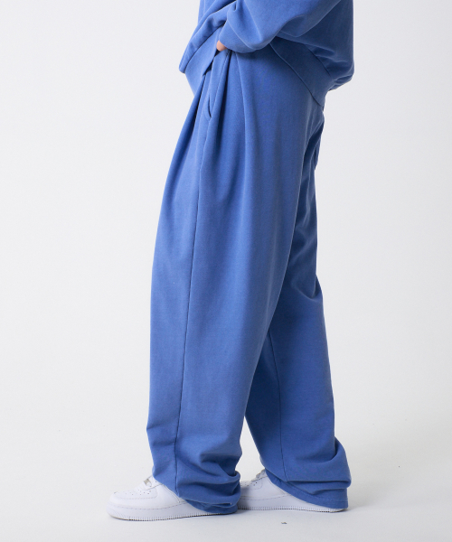 Daily Two Tuck Wide Pigment Sweat Pants Blue