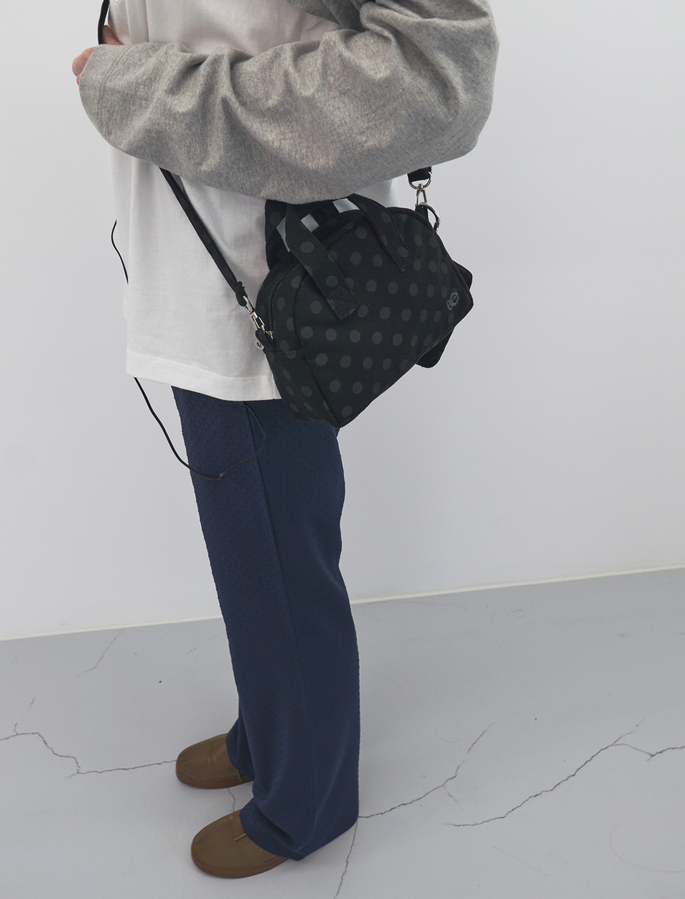 MUSINSA公式 | ENZO BLUES Dot Small Hand Bag (Black)