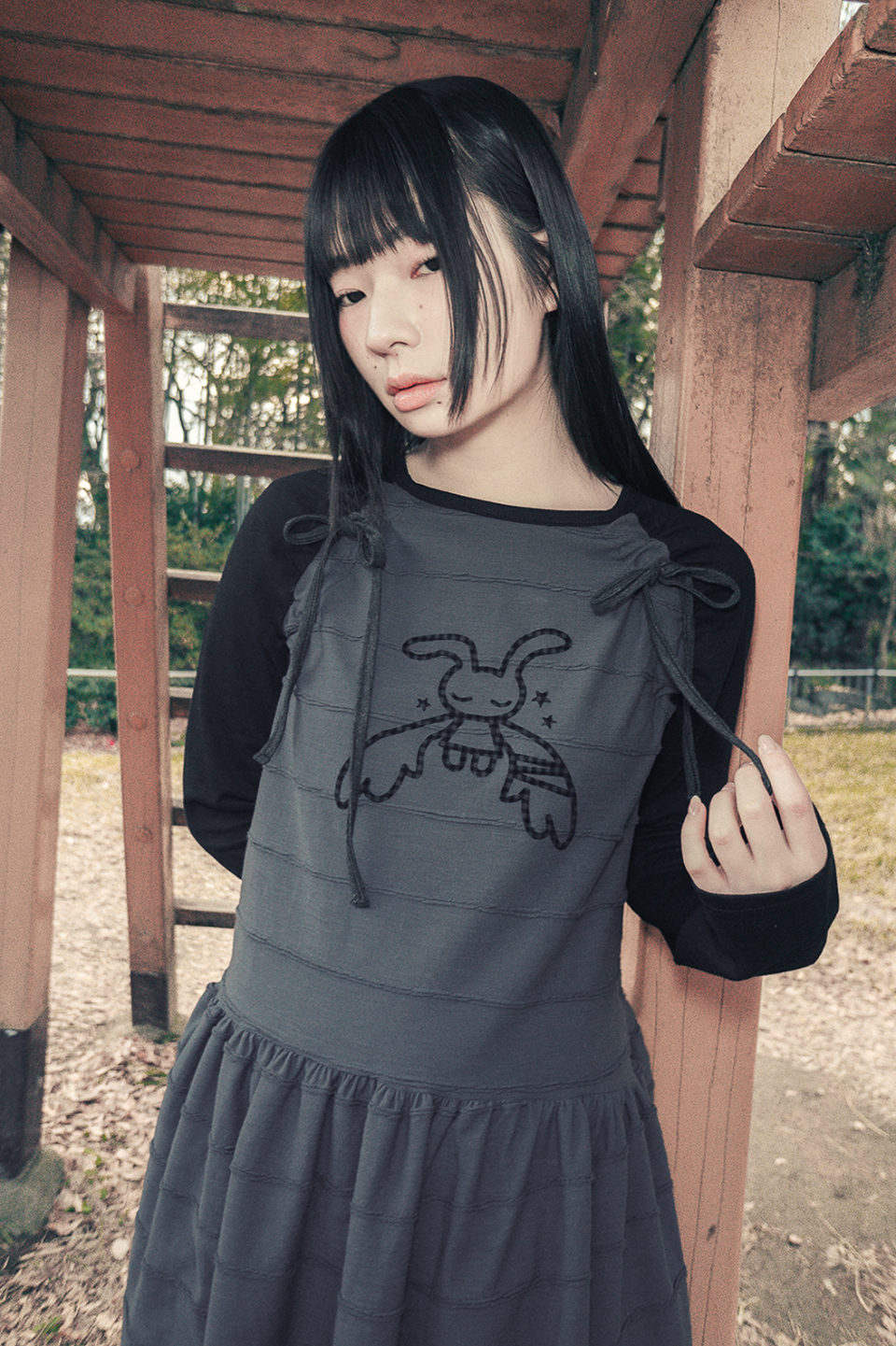 【hug your skin】25ss Angel patched raglan dress MUSINSA公式 | HUG YOUR SKIN Angel Patch Raglan Dress (Black