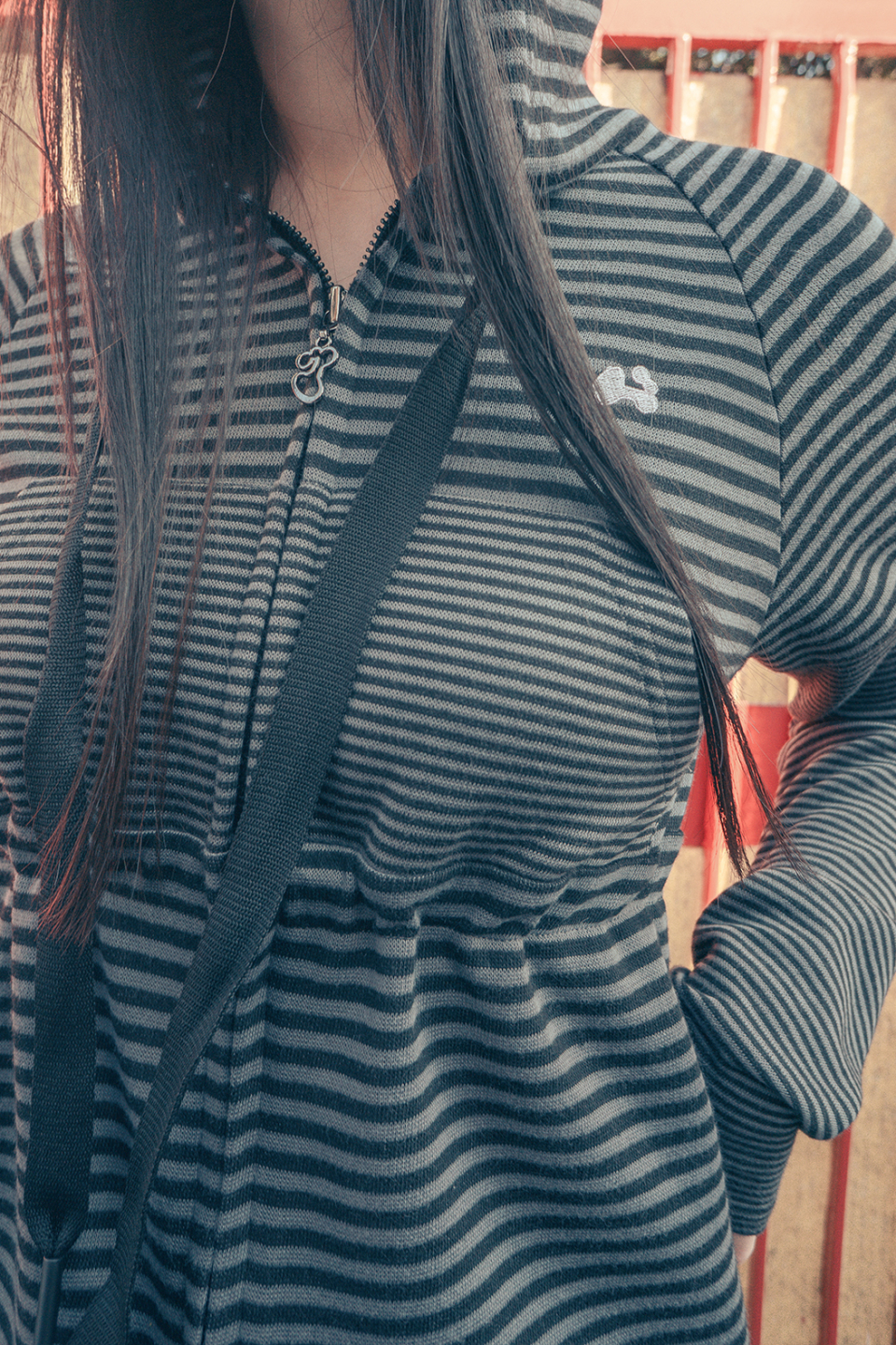 MUSINSA | HUG YOUR SKIN Striped Babydoll Hoodie (Charcoal)