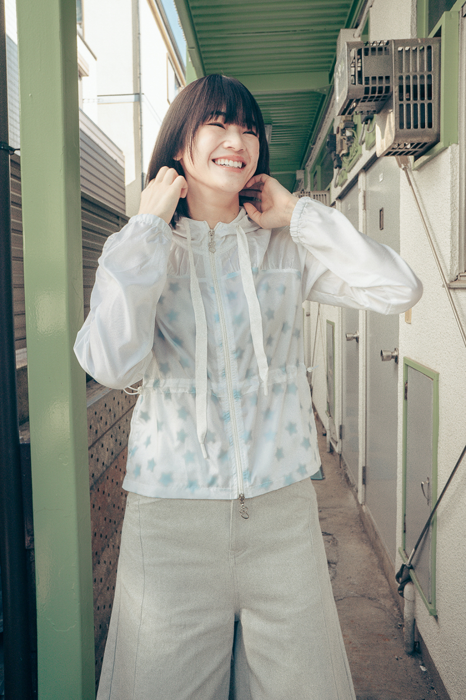 MUSINSA | HUG YOUR SKIN Stardust Windbreaker (White)