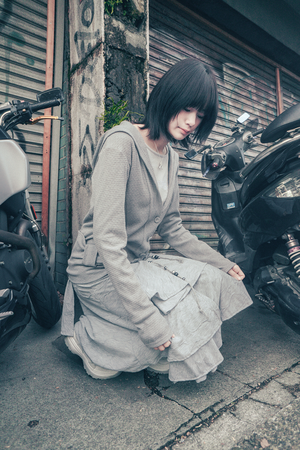 MUSINSA | HUG YOUR SKIN Star Flared Midi Skirt (Grey)