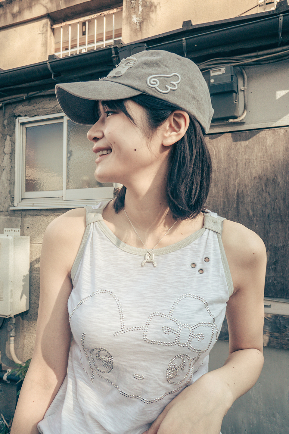 【HUG YOUR SKIN】 Hugging hotfix sleeveless (White) MUSINSA | HUG YOUR SKIN Togging Hotfix Sleeveless (White)