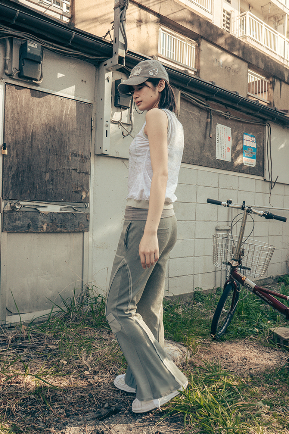 【HUG YOUR SKIN】 Hugging hotfix sleeveless (White) MUSINSA | HUG YOUR SKIN Togging Hotfix Sleeveless (White)