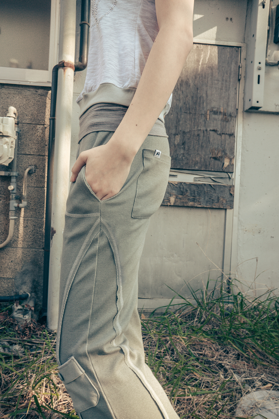 MUSINSA | HUG YOUR SKIN Pigment Bootcut Pants (Khaki)