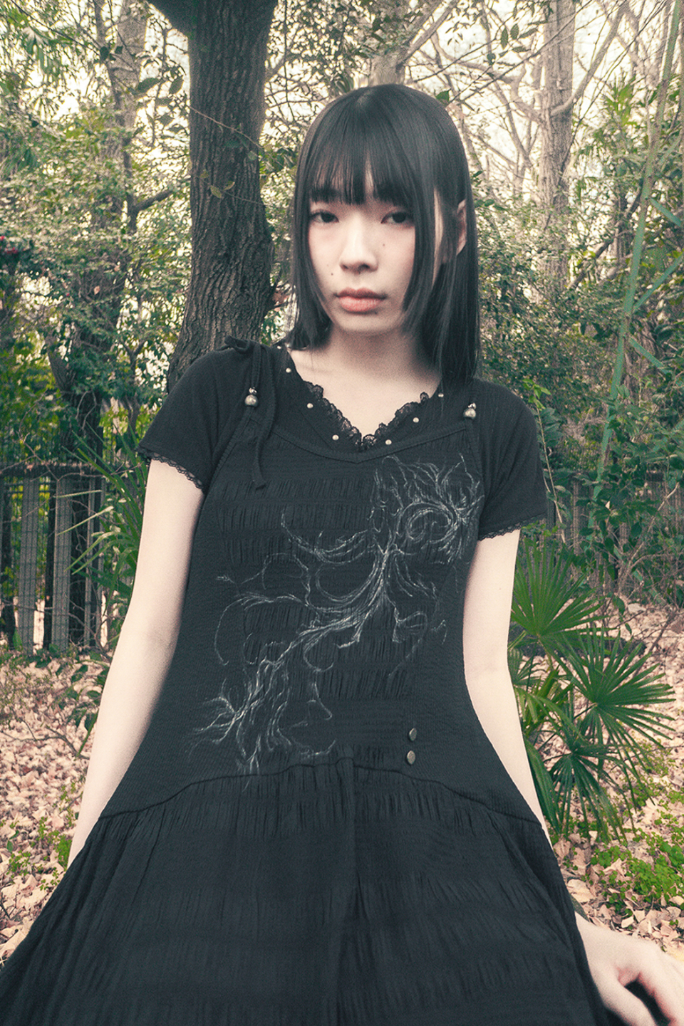 MUSINSA | HUG YOUR SKIN Flared V-Neck Sleeveless (Black)