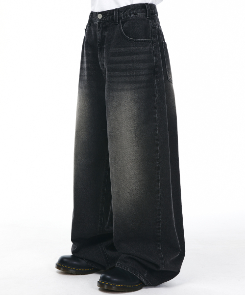 Джинсы баллоны с изогнутым кроем [Black]