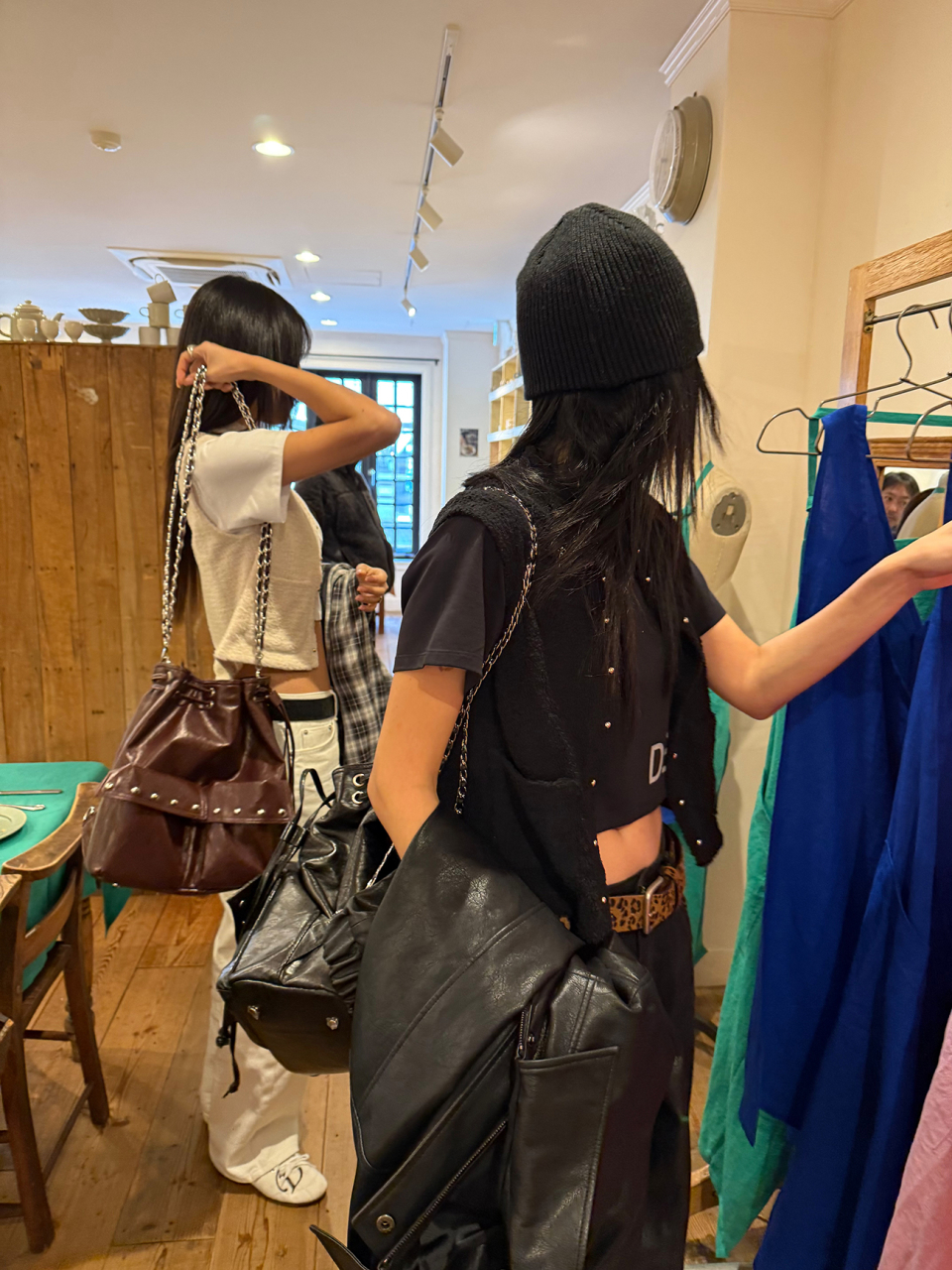 TWO POCKET STUD LINE VEST IN BLACK 상세 이미지 5