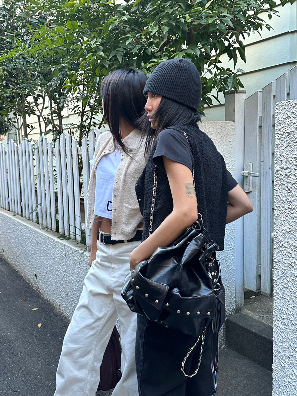 TWO POCKET STUD LINE VEST IN BLACK 상세 이미지 3