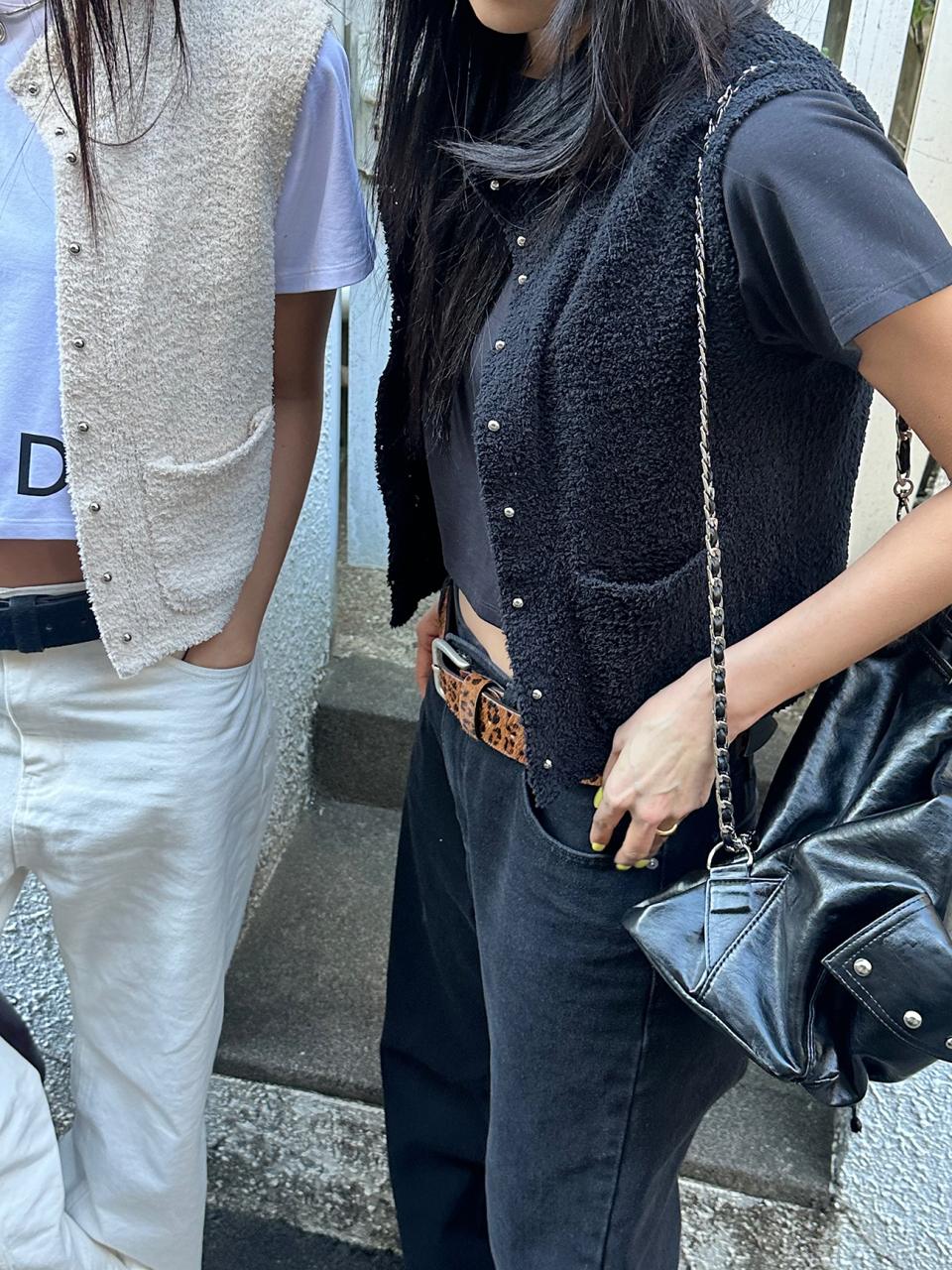 TWO POCKET STUD LINE VEST IN BLACK 상세 이미지 4