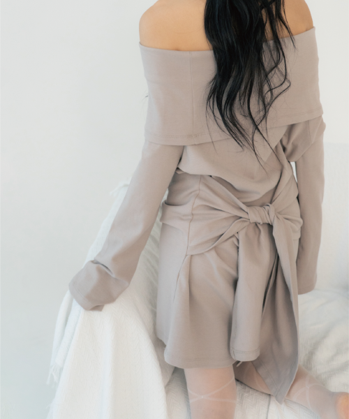 OFF SHOULDER TIED TOP (MOCHA)
