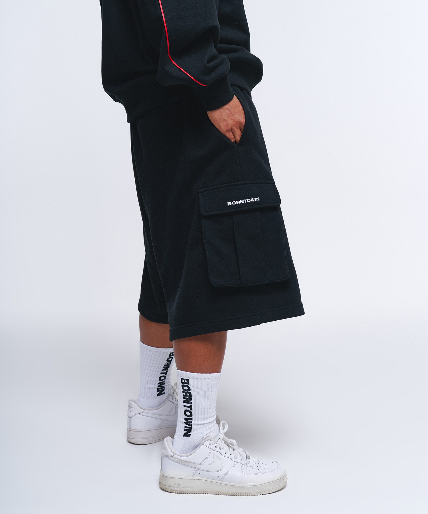SYMBOL LOGO CARGO BERMUDA PANTS [BLACK]